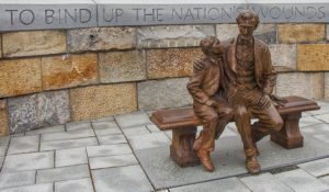 A bronze statue of Abraham Lincoln with the words "To Bind Up The Nation's Wounds".